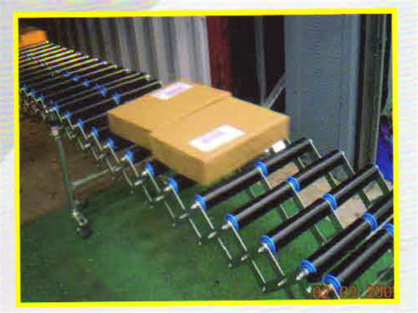 伸縮滾筒輸送機